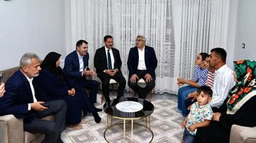 Bakan Kurum 100 bininci deprem konutunda misafir oldu
