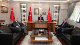 Valimiz Mustafa MASATLI, KOSGEB Başkan Yardımcısı Melih GÖKGÖZ ve Hatay KOSGEB İl Müdürümüz Mustafa ÖZTAŞ’ı makamında kabul etti.