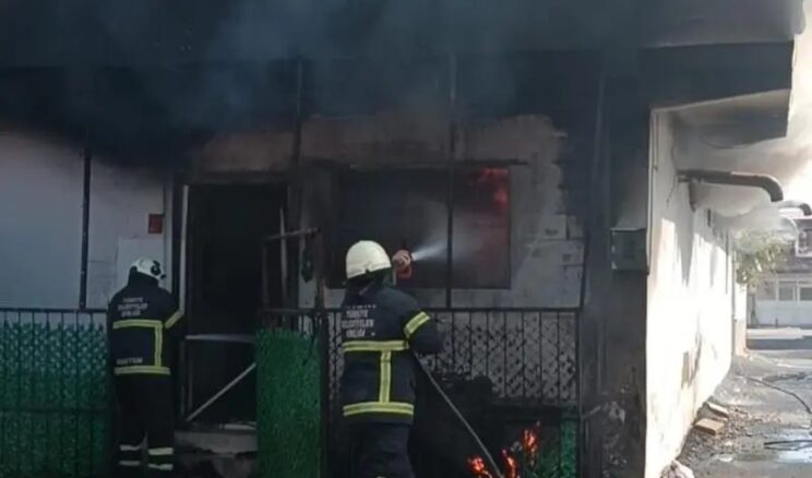 Reyhanlı’da yangın paniği! Ev kullanılamaz hale geldi