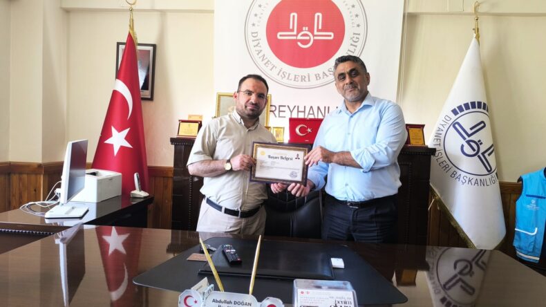 İlçe Vaizi Yusuf Keser’e Başarı Belgesi Takdim Edildi