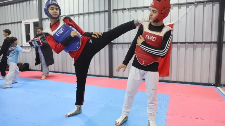 Depremde Kaybettiği Babasının Hayalini Milli Formayla Yaşattı