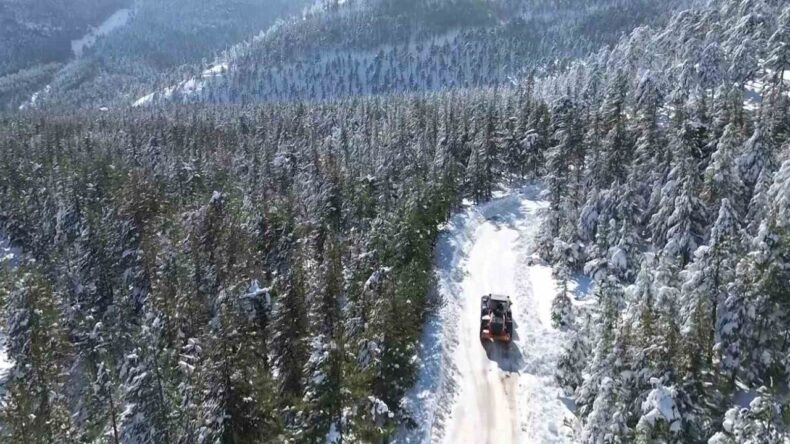 Adana Feke’de Kar 1 Metreyi Aştı, Çocuklar Kızakla Eğlendi