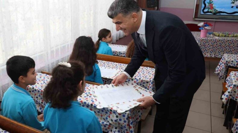 Akdeniz’de Karne Sevinci: Öğrenciler Yaz Tatiline Hazırlanıyor