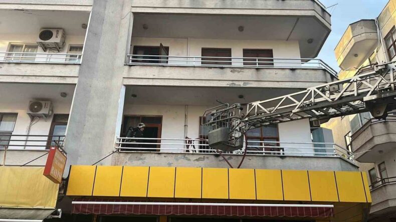 Alanya’da 3 Katlı Binada Yangın Paniği
