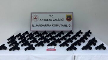 Antalya’da Durdurulan Araçta 45 Adet Ruhsatsız Tabanca Ele Geçirildi