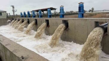 Binlerce Dönüm Arazi Selden Kurtuldu: Su Pompaları Yağmur Suyunu Boşalttı