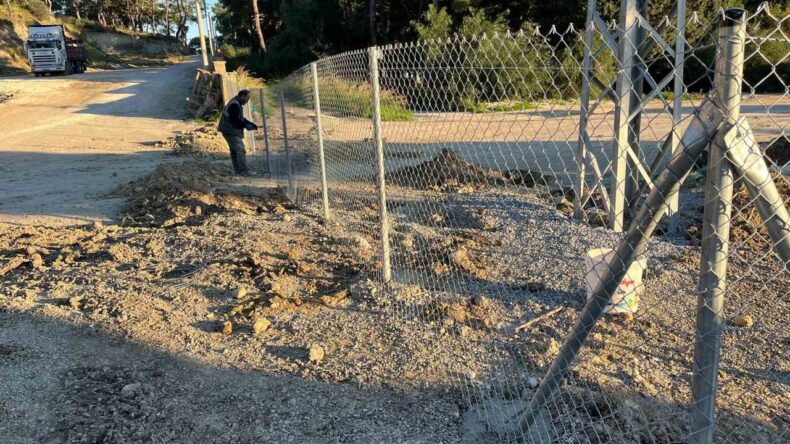 Büyükşehir’den Manavgat’ta Mezarlıklarda Temizlik ve Bakım Çalışmaları