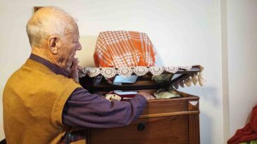 Engelli Adamın Eşinin Ölümünden Sonra Gizli Bölmedeki Altınları Çalındı