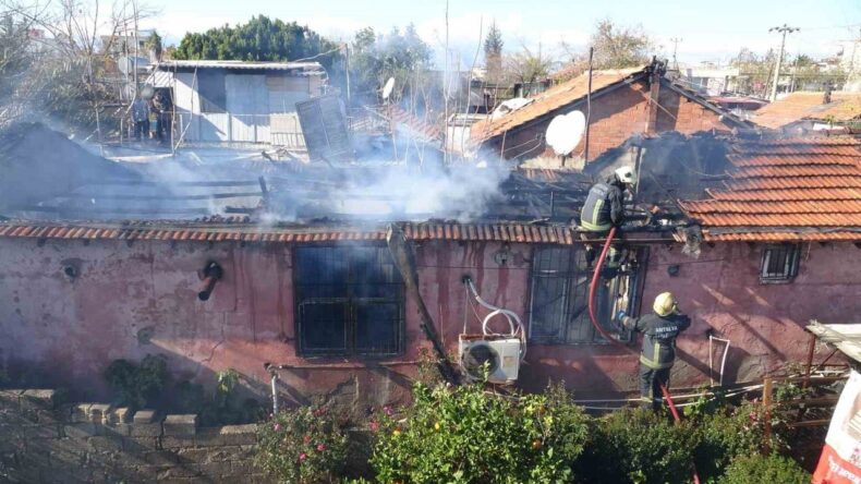 Evlerinin Yanışını Gözyaşları İçinde İzlediler