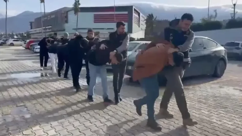 Hatay’da Boş Arazide Vatandaşı Gasp Edip, Şiddet Uyguladılar!
