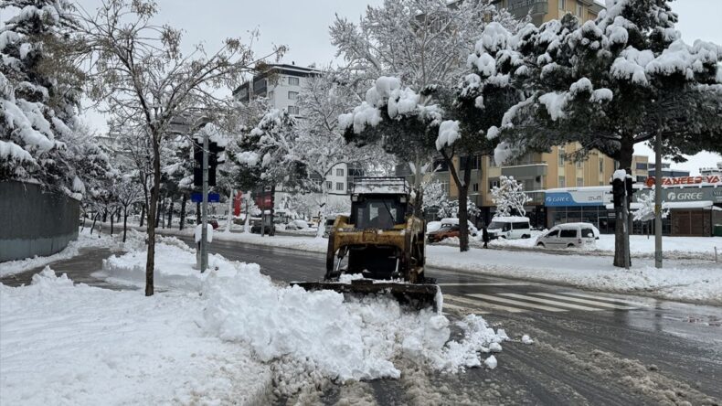 Kahramanmaraş’ta Kar Yağışı Etkisini Sürdürüyor