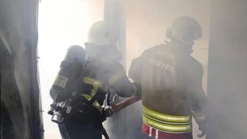 Hatay’da Alevlere Teslim Olan Konteyner Kullanılamaz Hale Geldi