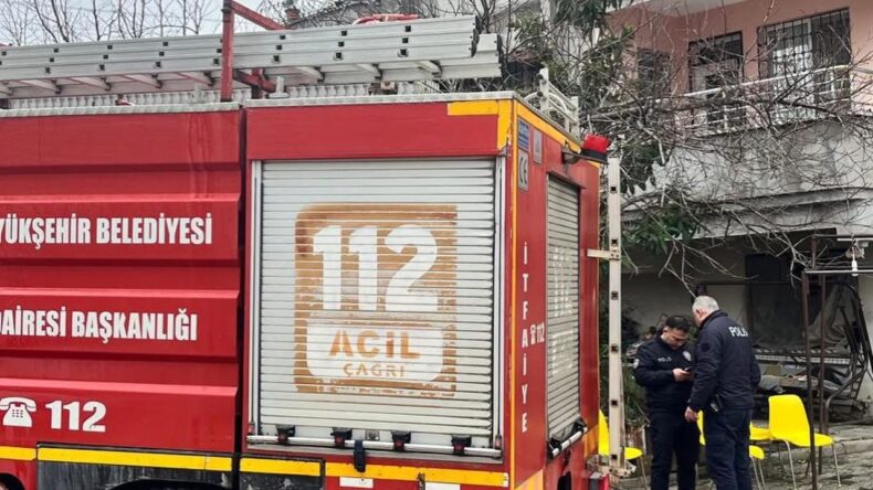 Hatay’da Evde Yangın: 2 Kişi Dumandan Etkilendi