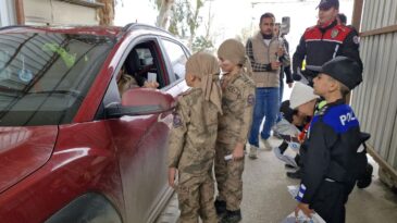 Hatay’da Öksüz ve Yetim Çocuklar Trafik Denetimine Katıldı