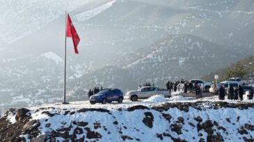 Hatay’ın Zirvesinde Gururlandıran Bayrak Değişimi