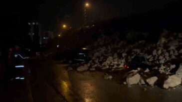 İstinat Duvarı Park Halindeki Araçların Üzerine Çöktü