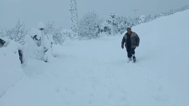 Kar Yağışı Adana’da Köylüyü Sevindirdi
