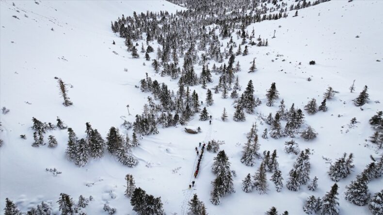 Kar Yağışıyla Beyaza Bürünmüş Aladağlar Milli Parkı Dronla Görüntülendi