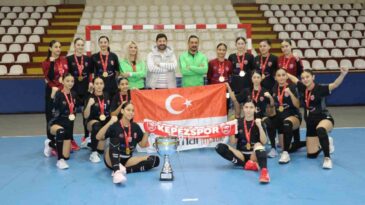 Kepez’in Yıldız Kızları Hentbolda Türkiye Şampiyonu