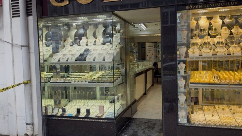 Kuyumcuda Silahlı Soygun: 1 Kilo Altın İstedi, 100 Gramlık Külçeyi Aldı