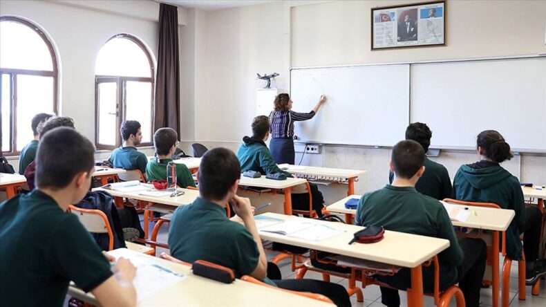 MEB 2026 Yılı Yönetici Görevlendirme ve Öğretmen Yer Değiştirme Takvimlerini Açıkladı