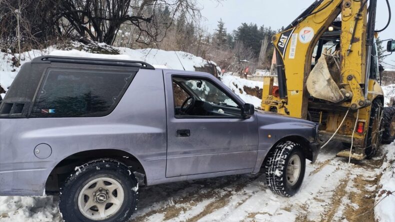Mersin’de Kardan Kapanan Yolları Açma Çalışmaları Sürüyor