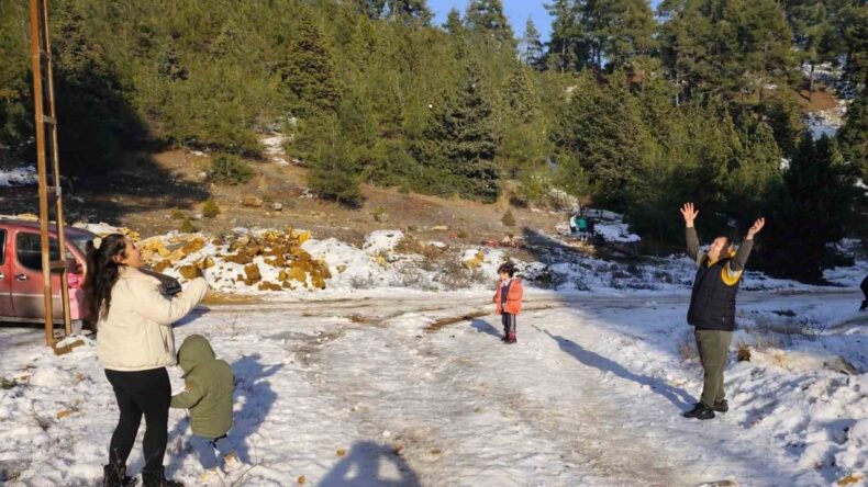 Mersinliler Hafta Sonu Kar Yağan Yaylalara Akın Etti