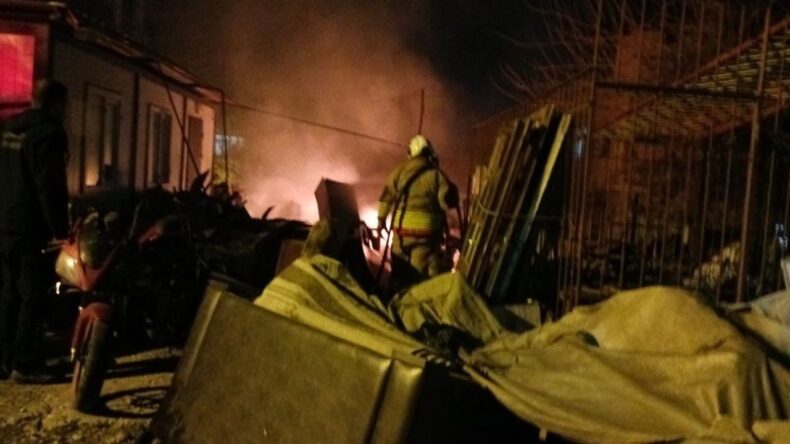 Payas’ta Hurdalık Alan Yangınla Kül Oldu