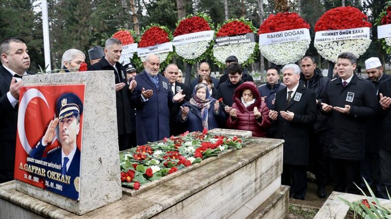 Şehit Emniyet Müdürü Ali Gaffar Okkan, Sakarya’da Mezarı Başında Anıldı