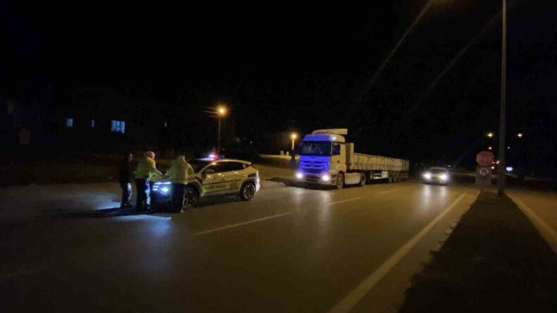 Ehliyetsiz Tır Sürücüsü Uygulama Noktasından Kaçtı
