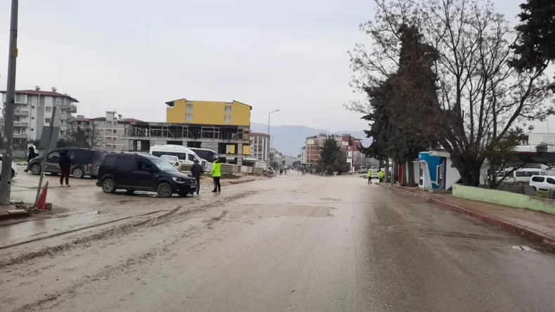 Sürücüler Dikkat: Defne’de Miting Nedeniyle Yollar Kapalı