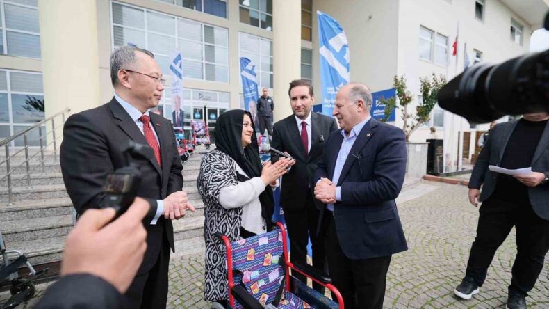 Yüreğir Belediyesi’nden Engelli Bireylere Tekerlekli Sandalye Desteği