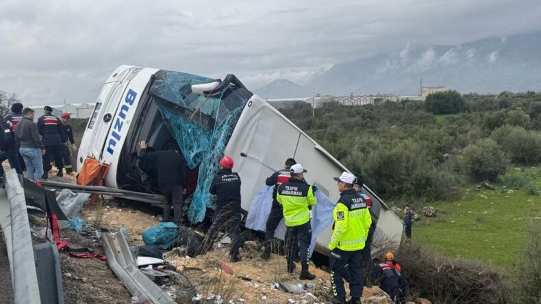 Antalya’da Otobüs Devrildi: 8 Ölü, 26 Yaralı