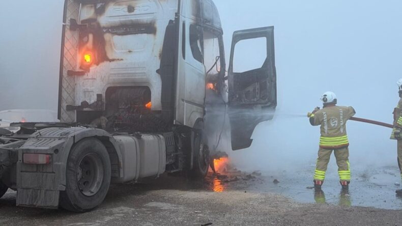 Hatay’da Alevlere Teslim Olan Tır Kullanılamaz Hale Geldi