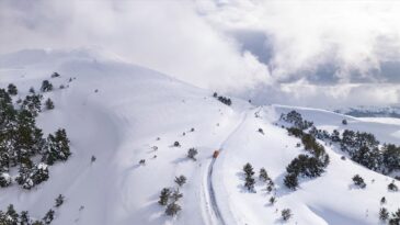 Nalbant Geçidi’nde Kar Kalınlığı 1 Metreyi Buldu