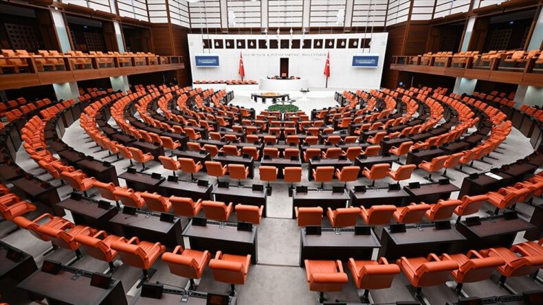 TBMM, Trafik Cezalarını Artıracak Düzenlemeleri Görüşmeye Devam Ediyor