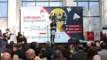 Hatay’da İş Arayanlarla Firmalar Aynı Çatıda Buluştu