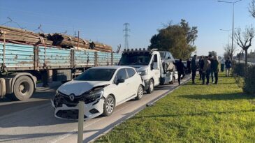 Antakya’da Zincirleme Trafik Kazası: 5 Araç Birbirine Girdi