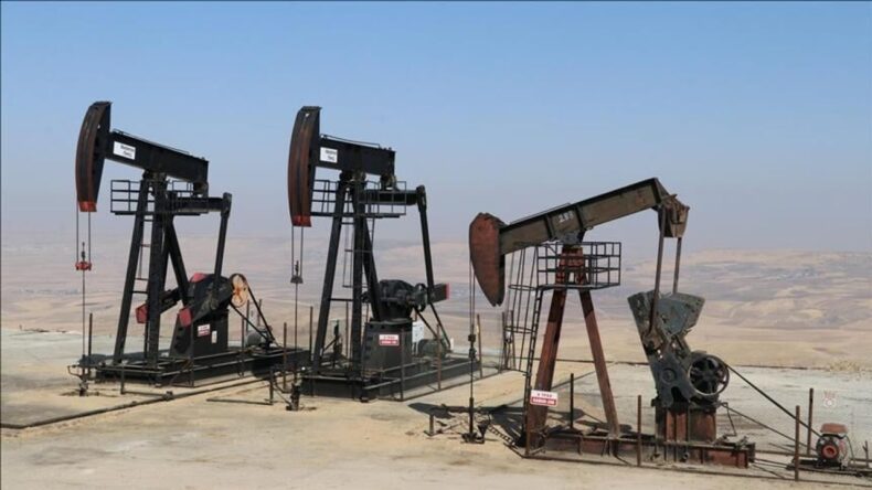 ABD, Orta Doğu’daki Gerilimler Nedeniyle Petrol Fiyatı Tahminini Yükseltti