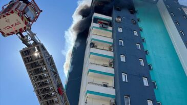 Adana’da 13 Katlı Binada Yangın: Hamile Kadın Kurtarıldı