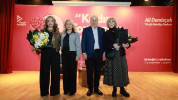 Adana’da ‘Cumhuriyet Işığında Edebiyat ve Kadın’ Söyleşisi Gerçekleşti