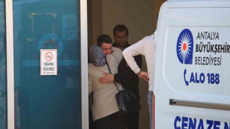 Antalya’da Motosiklet Kazası: Bariyerlere Çarpan Sürücü Hayatını Kaybetti