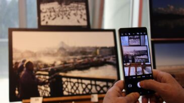 Antalya’da ‘Kadın Gözünden Zamanın İzleri’ Fotoğraf Sergisi Açıldı