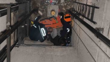 Asansör Boşluğuna Düşen Kişi Hastaneye Kaldırıldı
