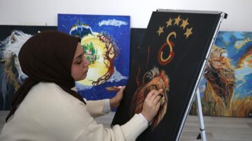 Bedensel Engelli Kübra’nın Resimlerle Dolu Hayatı