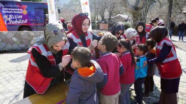 Büyükşehir’den Sarıçukur’da Miniklere Eğlence ve Bilim Dolu Gün