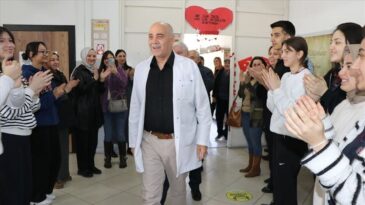 Fizik Öğretmeni 37 Yıl Sonra Emekli Oldu