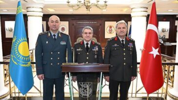Orgeneral Bayraktaroğlu, Kazakistan Kara Kuvvetleri Komutanı Tuğgeneral Kuchekbayev’i Kabul Etti