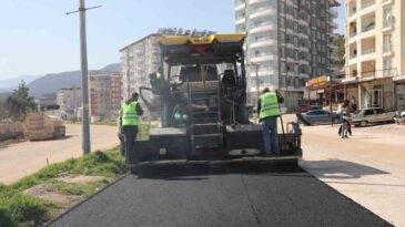 Hatay Büyükşehir Belediyesi Yolçatı’nda Asfalt Serimine Başladı