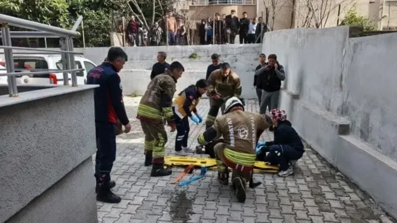 İskenderun’da İntihar Girişimi: Apartmana Çıkıp Kendini Atmak İstedi